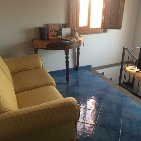 Royal Mandralisca Apartment 切法卢 外观 照片